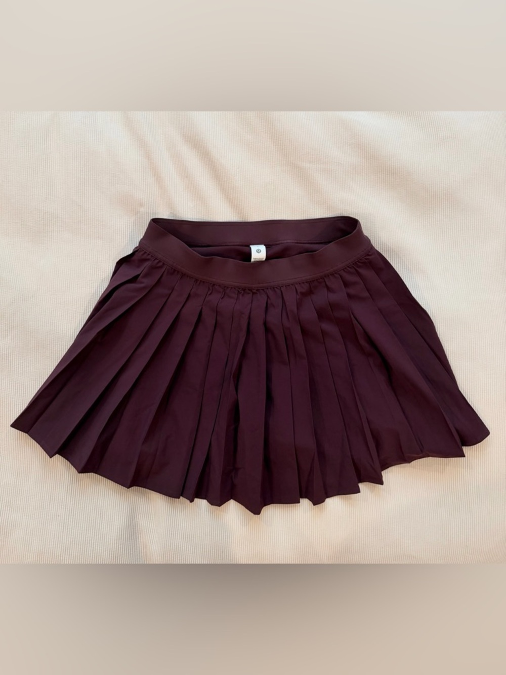 lululemon athletica Pleated Mini Skirt in Plum / burgundy NWOT size 6